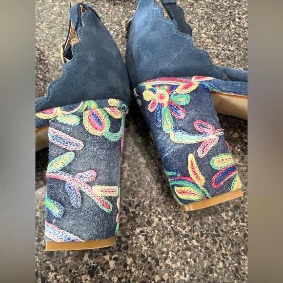 Anthropologie Scalloped Platform Heels (Size 41) - Picture 11 of 16